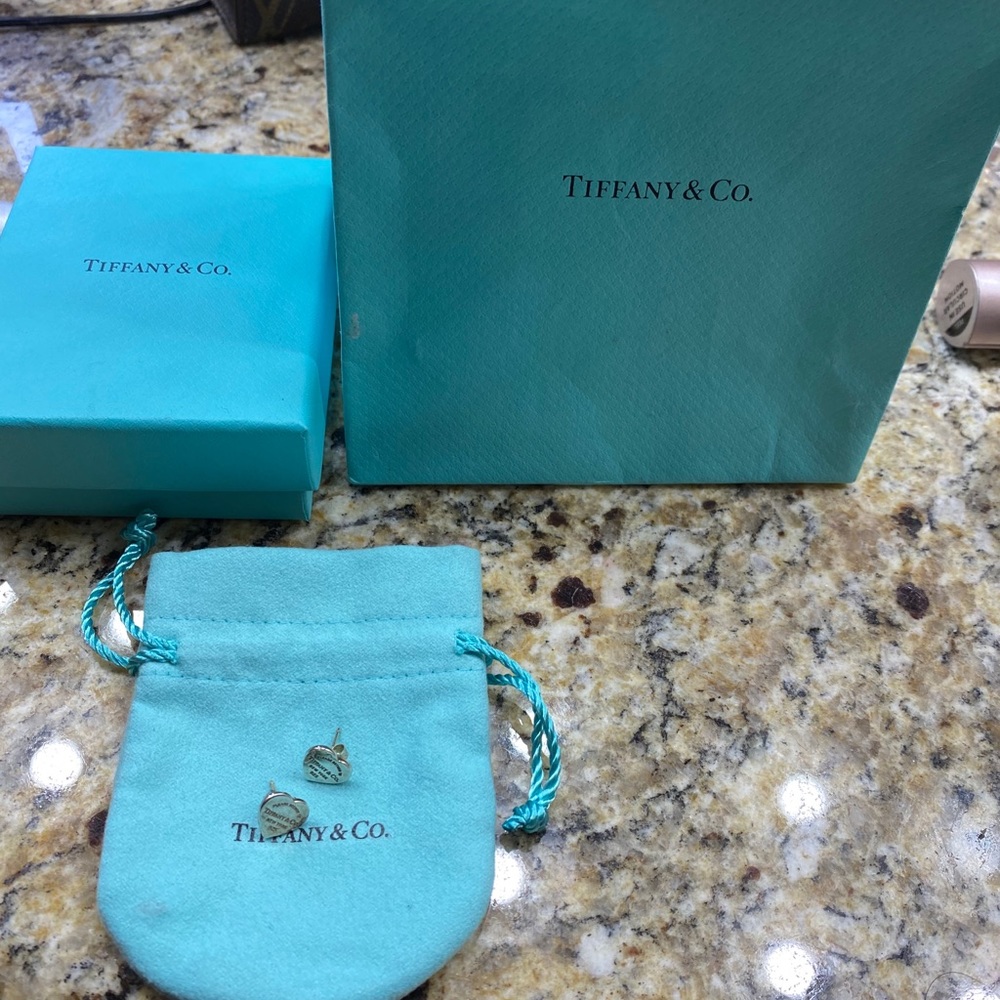 Tiffany and co mini heart earrings 💙